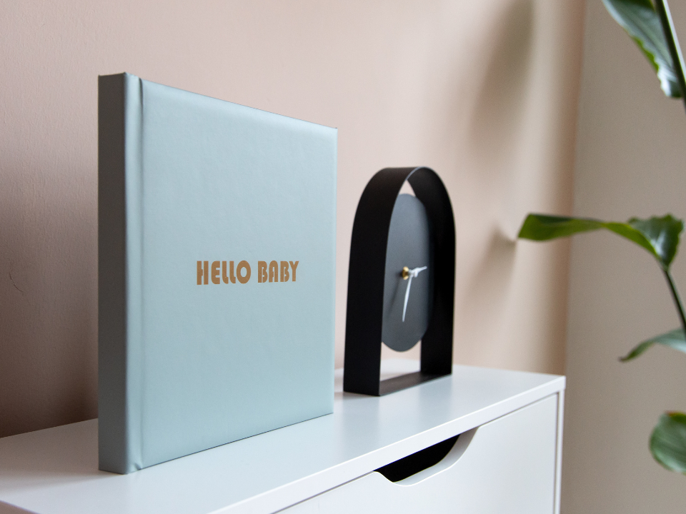hello-baby-lasertekst-babyfotoboek-premiumplus