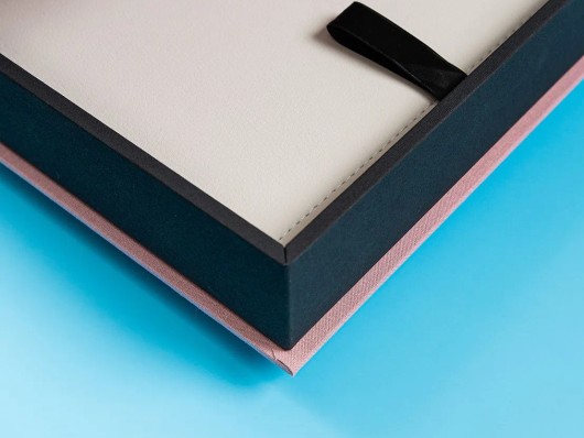 Maßgefertigte Aufbewahrungsbox mit Fotobuch