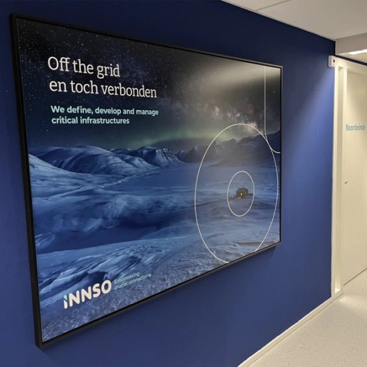 INNSO wanddecoratie blauwe muur