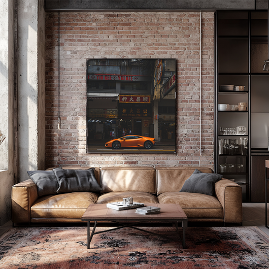 Steinwand mit orangefarbenem Auto als Wandbild