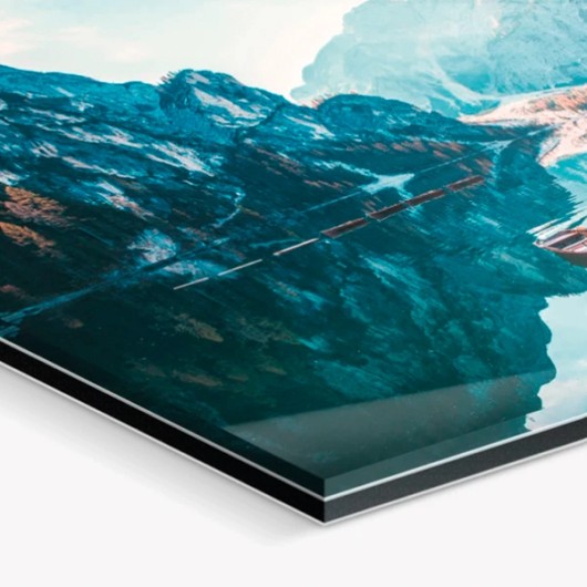 Foto achter plexiglas materiaal uitgelicht