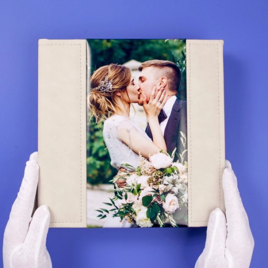 Professional Fotobuch auf blauem Untergrund