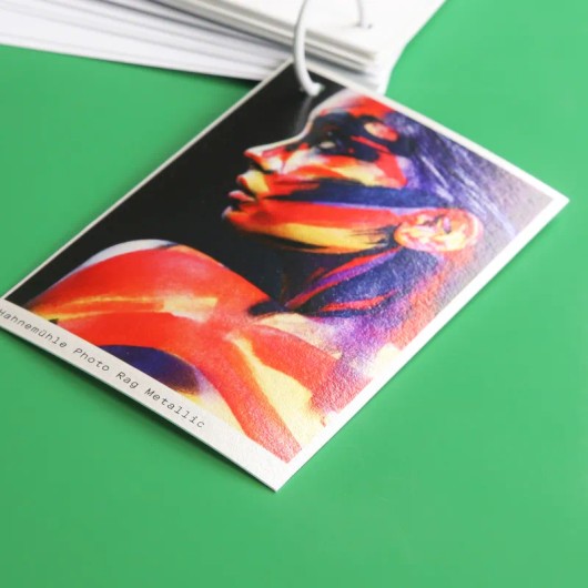 Échantillons montrant différentes finitions de papier