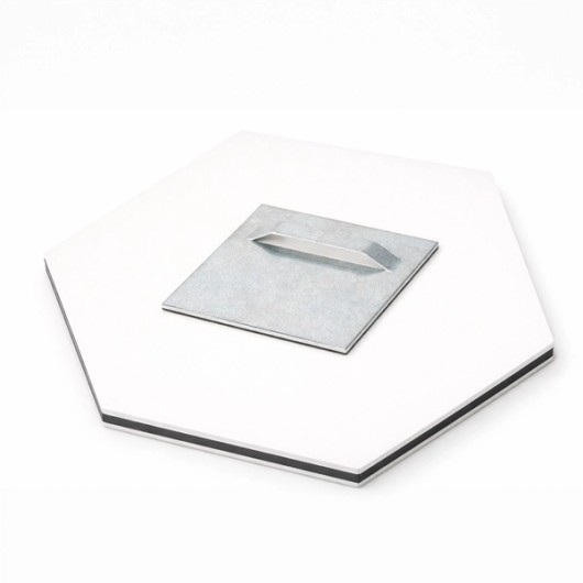 Kostenlos mitgeliefertes Spiegelaufhängesystem