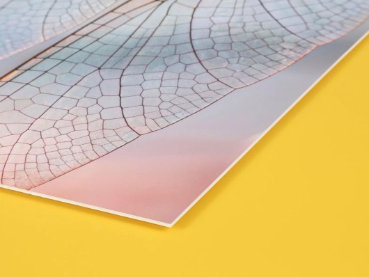 Zijaanzicht van een Fine Art print op polystyreen