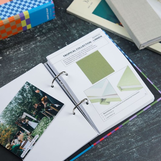 Geöffnete Musterbox für Fotobücher